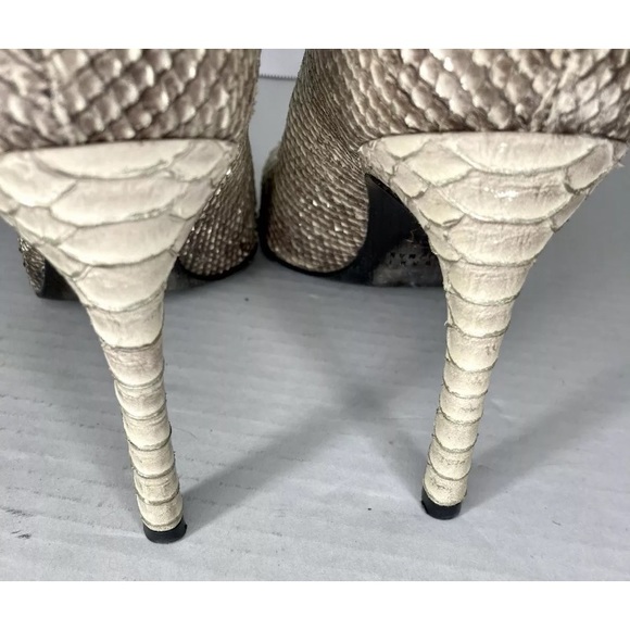 Stuart Weitzman Pointed Snakeskin Pumps Leather - Picture 6 of 10